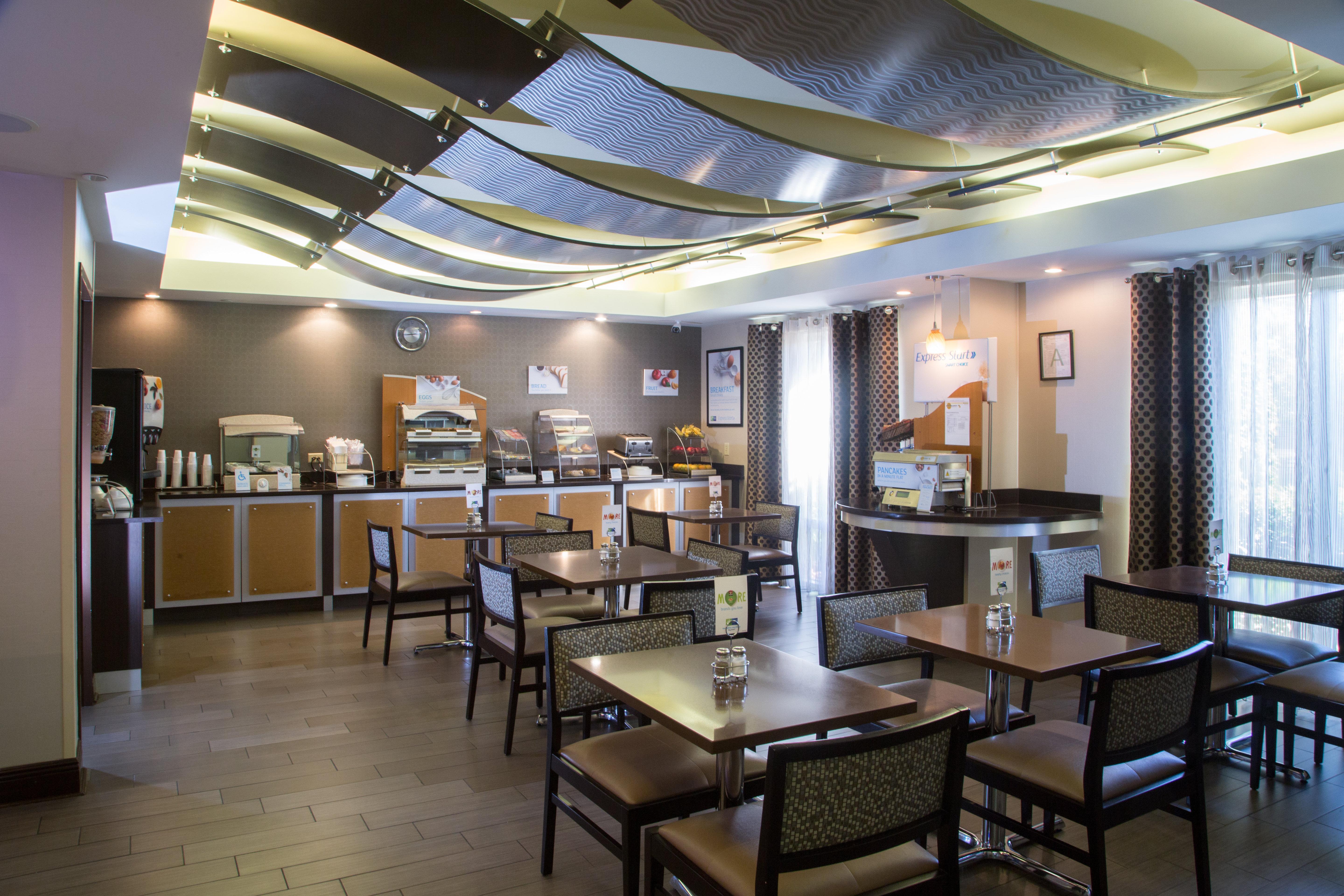 Holiday Inn Express & Suites - Oxford By Ihg Экстерьер фото
