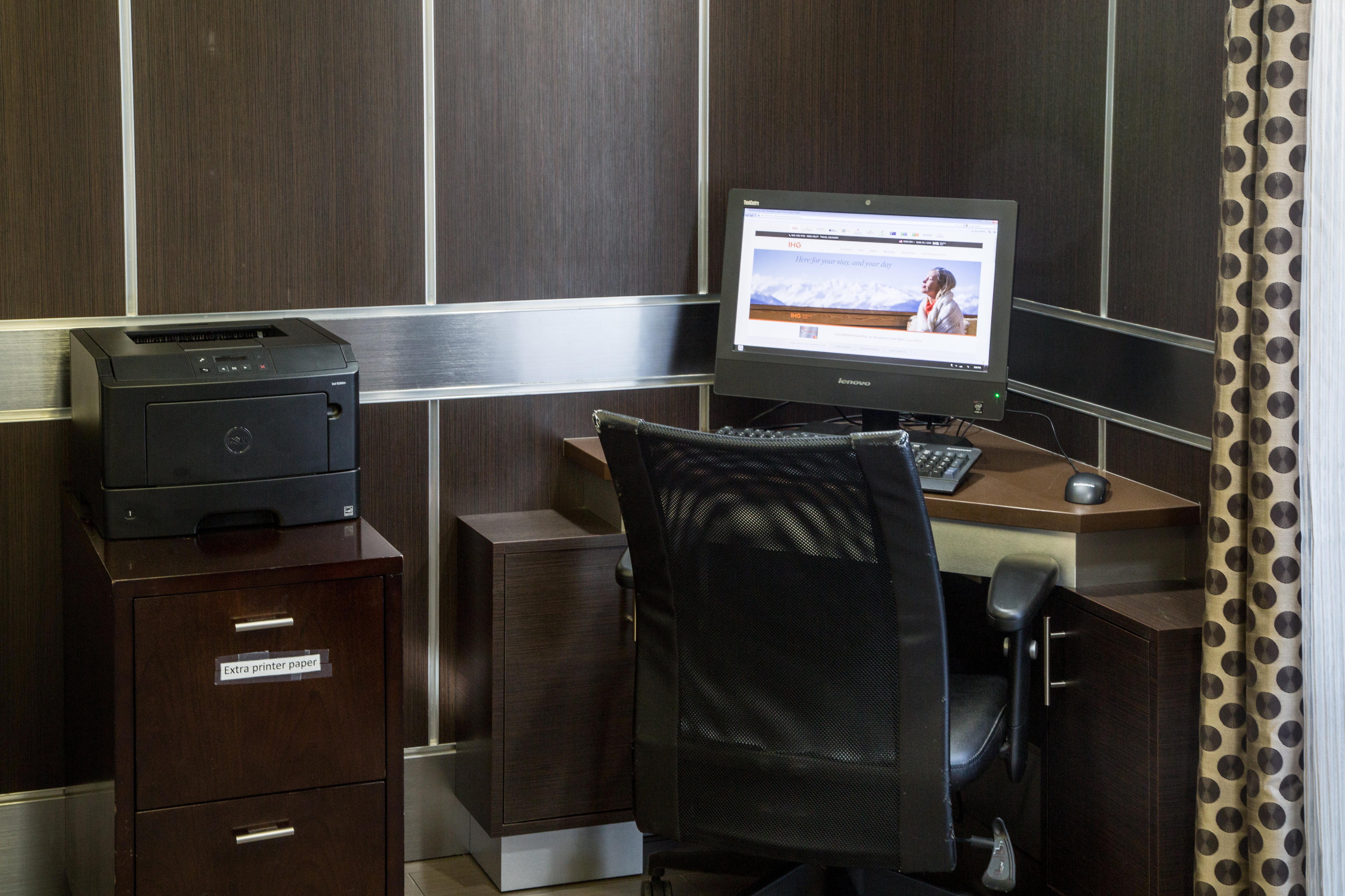 Holiday Inn Express & Suites - Oxford By Ihg Экстерьер фото