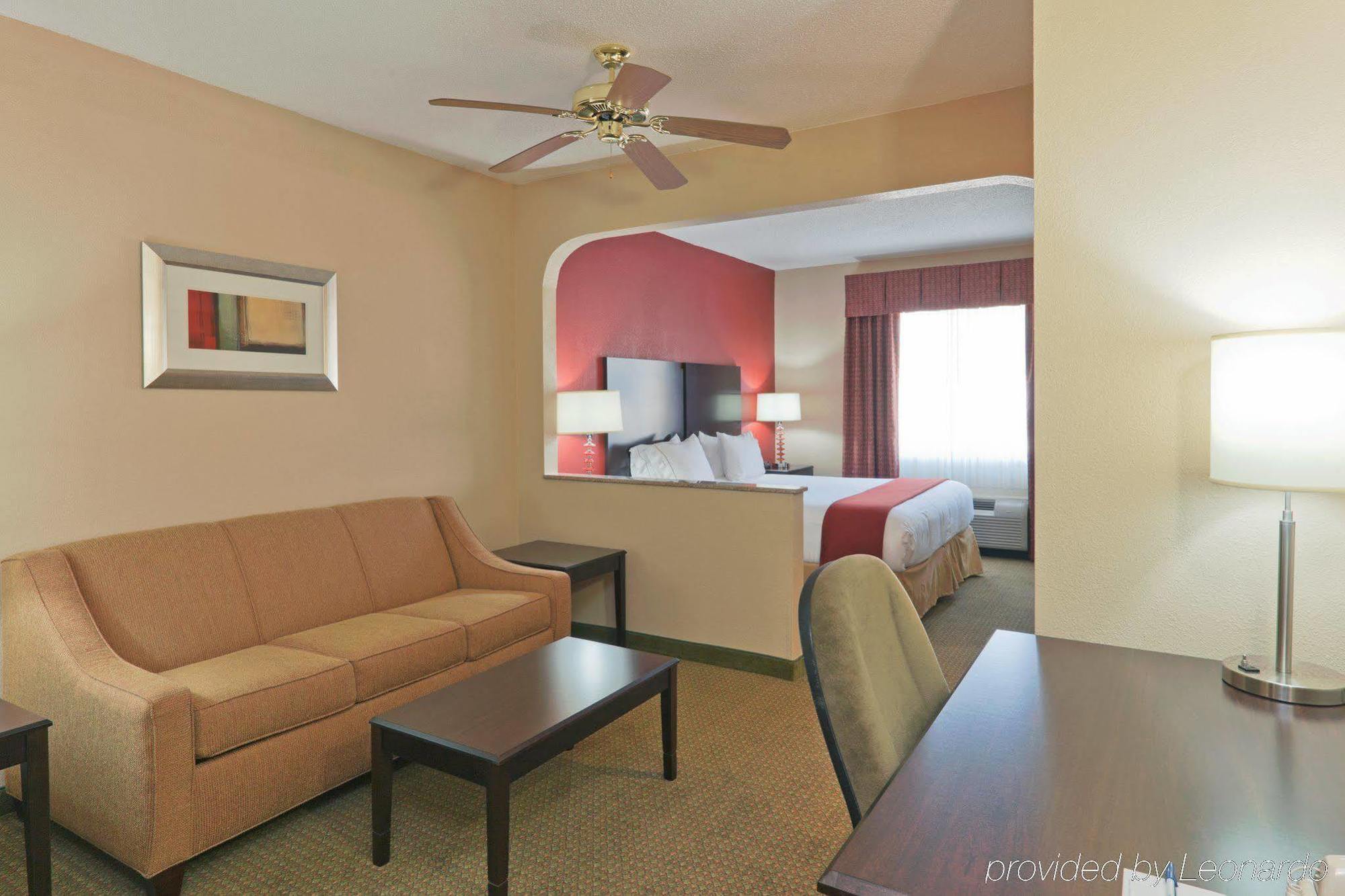 Holiday Inn Express & Suites - Oxford By Ihg Номер фото